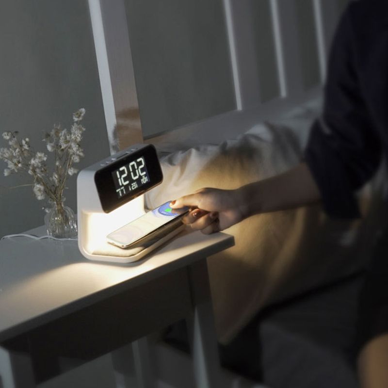 charging alarm clock3.jpg