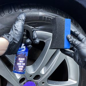 4042 - UltraShine Tire Spray_0003_remove 2.jpg